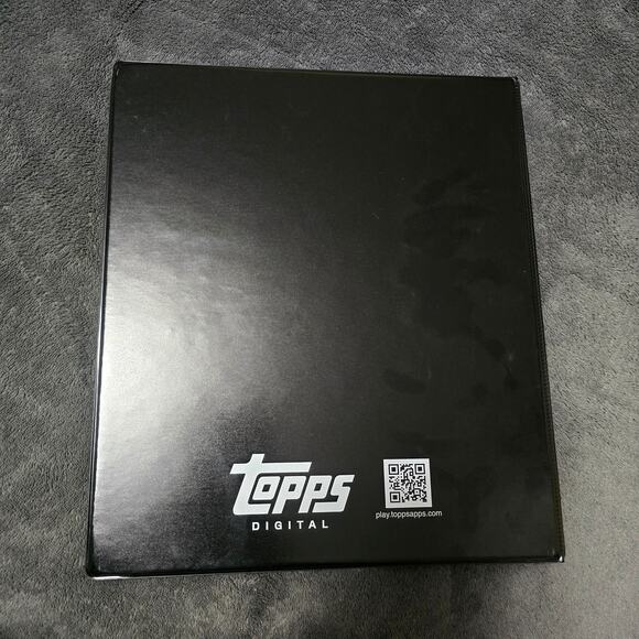 BRAND NEW NYCC Topps Branded Card Binder w/ 10 Sheets - Picture 2 of 3